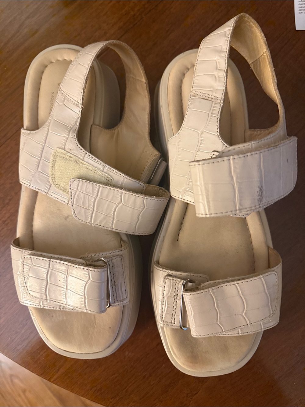Vagabond Cream Platform Sandals - Picture 6 of 7